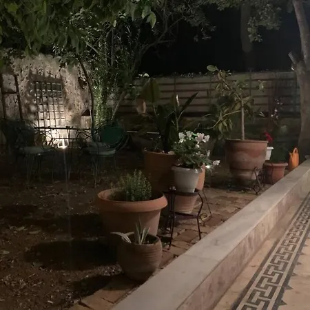Quiet And Central Flat With Private Backyard Garden Athens Exterior photo