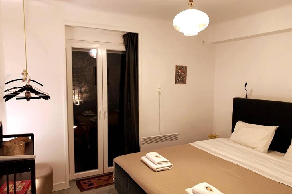 Quiet And Flat With Private Backyard Garden Apartment