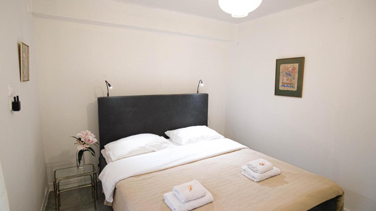 Quiet And Flat With Private Backyard Garden Apartment *