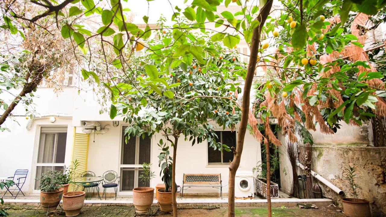 Quiet And Flat With Private Backyard Garden Apartment